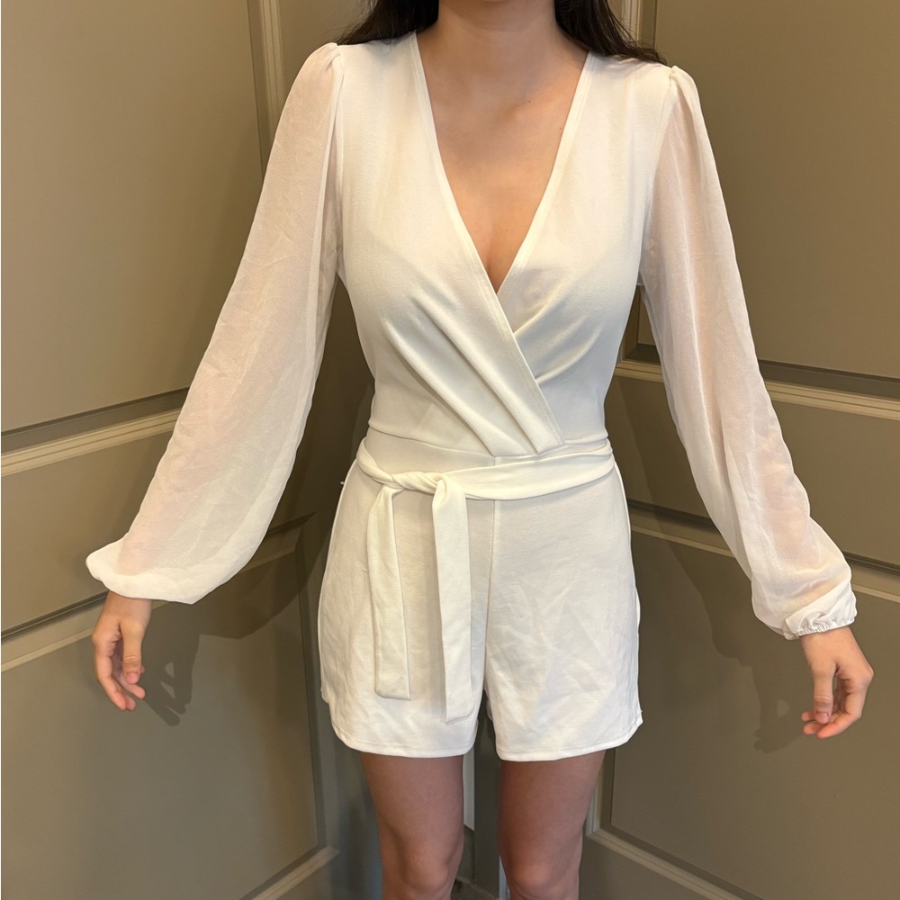 Windsor Elegant White Long Sleeve Romper M